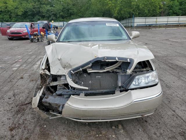 1LNHM81W54Y619379 - 2004 LINCOLN TOWN CAR EXECUTIVE BEIGE photo 5