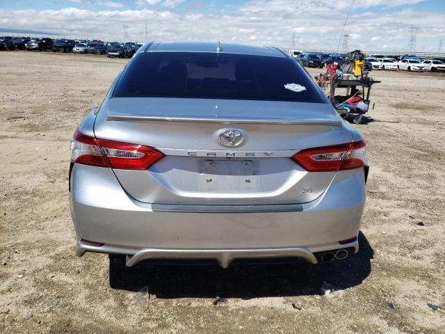 4T1G11AK1LU875081 - 2020 TOYOTA CAMRY SE GRAY photo 6