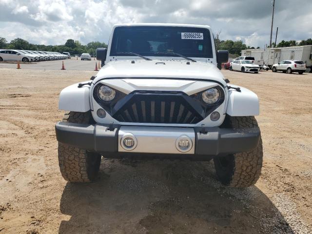 1C4BJWEG7HL500505 - 2017 JEEP WRANGLER U SAHARA WHITE photo 5