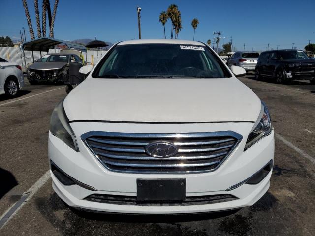 5NPE24AF5GH388043 - 2016 HYUNDAI SONATA SE WHITE photo 5