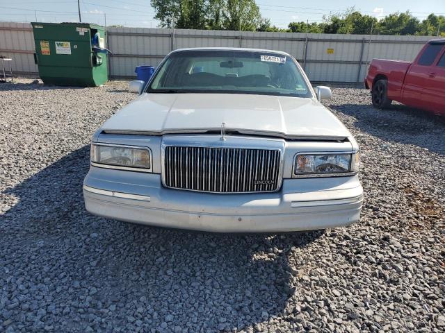 1LNLM81W1VY733021 - 1997 LINCOLN TOWN CAR EXECUTIVE Արծաթագույն լուսանկար 5