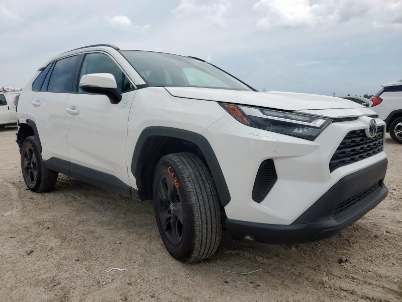 2T3W1RFVXRW320207 - 2024 TOYOTA RAV4 XLE WHITE photo 4