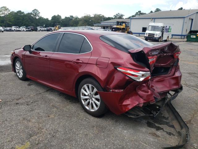 4T1B11HK6JU621797 - 2018 TOYOTA CAMRY L RED photo 2