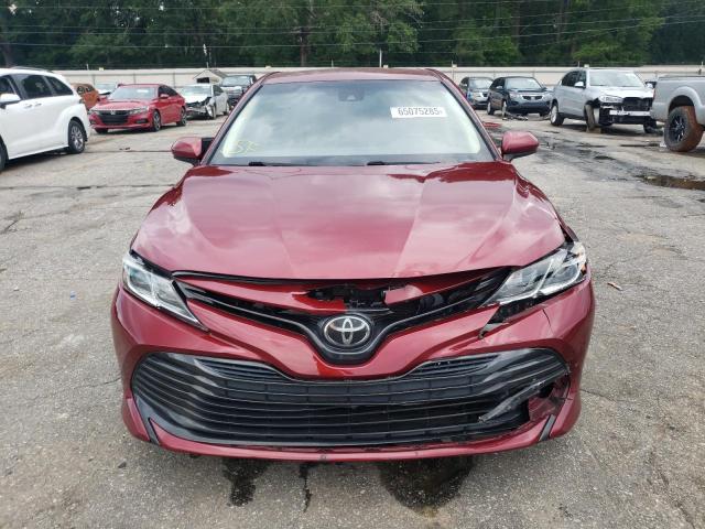 4T1B11HK6JU621797 - 2018 TOYOTA CAMRY L RED photo 5