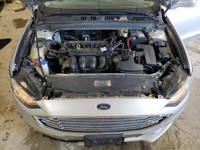 3FA6P0H71JR125779 - 2018 FORD FUSION SE SILVER photo 11