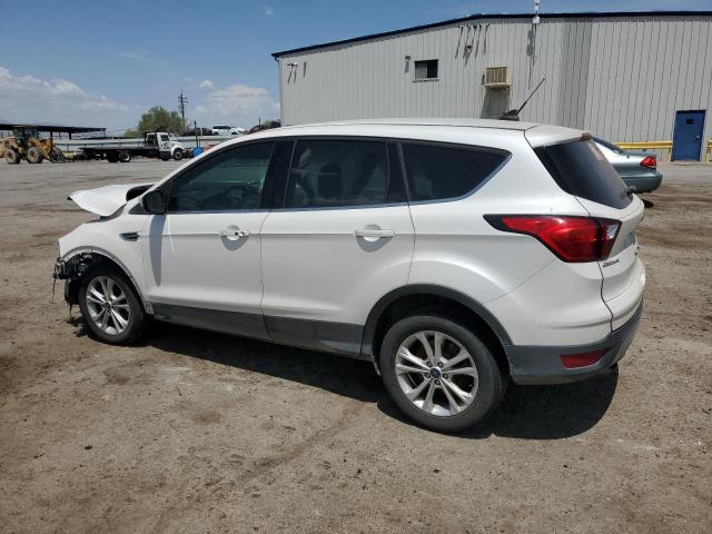 1FMCU0GD8KUB04673 - 2019 FORD ESCAPE SE WHITE photo 2