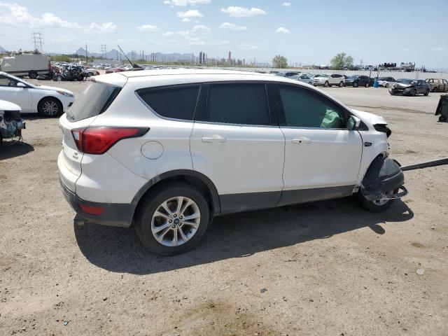1FMCU0GD8KUB04673 - 2019 FORD ESCAPE SE WHITE photo 3