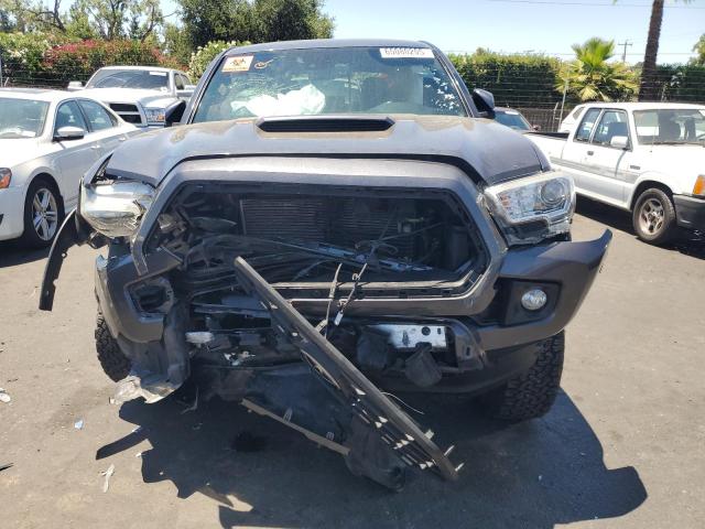 3TMCZ5AN8JM185052 - 2018 TOYOTA TACOMA DOUBLE CAB Grafito foto 5
