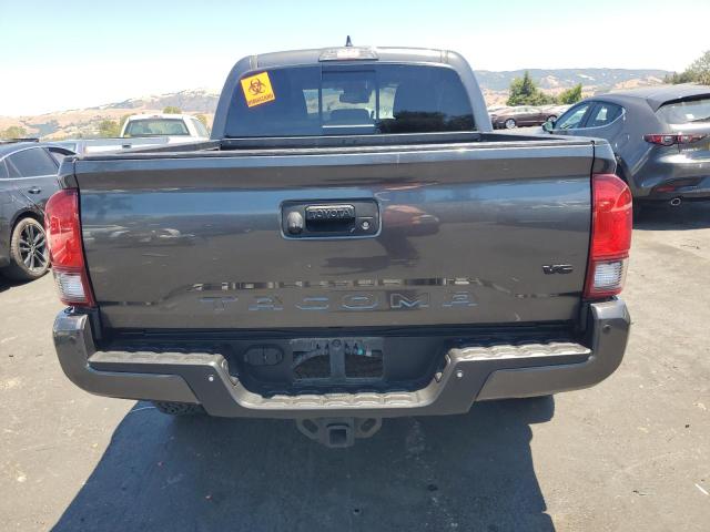 3TMCZ5AN8JM185052 - 2018 TOYOTA TACOMA DOUBLE CAB Grafito foto 6