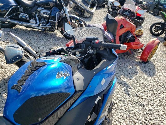 JKAEXEJ17JDA02695 - 2018 KAWASAKI EX650 J ლურჯი ფოტო 5