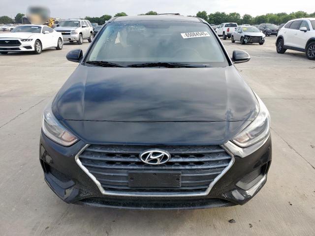 3KPC24A31JE010164 - 2018 HYUNDAI ACCENT SE Schwarz Foto 5