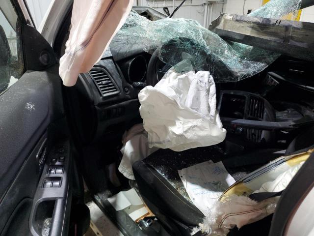 JA4AR3AU6GZ042783 - 2016 MITSUBISHI OUTLANDER ES Սպիտակ լուսանկար 8