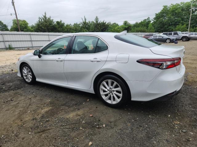 4T1C11AKXNU076174 - 2022 TOYOTA CAMRY LE WHITE photo 2
