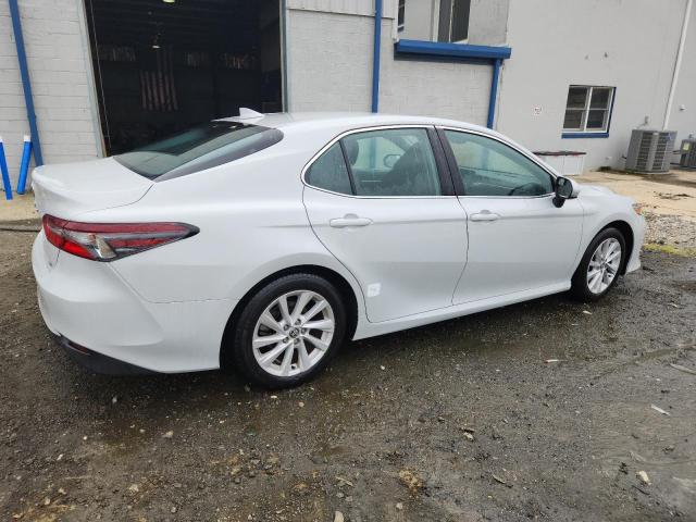 4T1C11AKXNU076174 - 2022 TOYOTA CAMRY LE WHITE photo 3