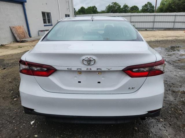 4T1C11AKXNU076174 - 2022 TOYOTA CAMRY LE WHITE photo 6