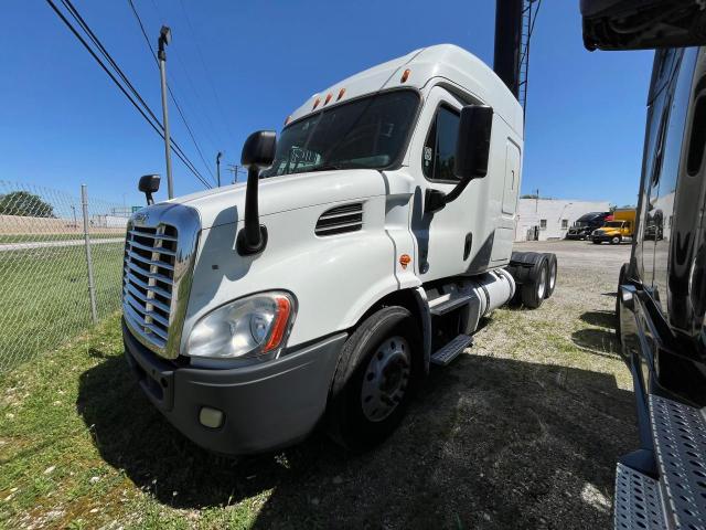 1FUJGHDV2GLGW3353 - 2016 FREIGHTLINER CASCADIA 1 WHITE photo 2