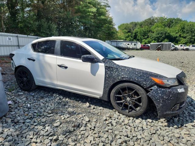19VDE1F76DE011555 - 2013 ACURA ILX 20 TECH WHITE photo 4