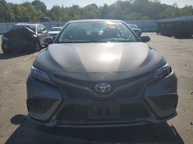 4T1G11BK1PU103698 - 2023 TOYOTA CAMRY SE NIGHT SHADE GRAY photo 5