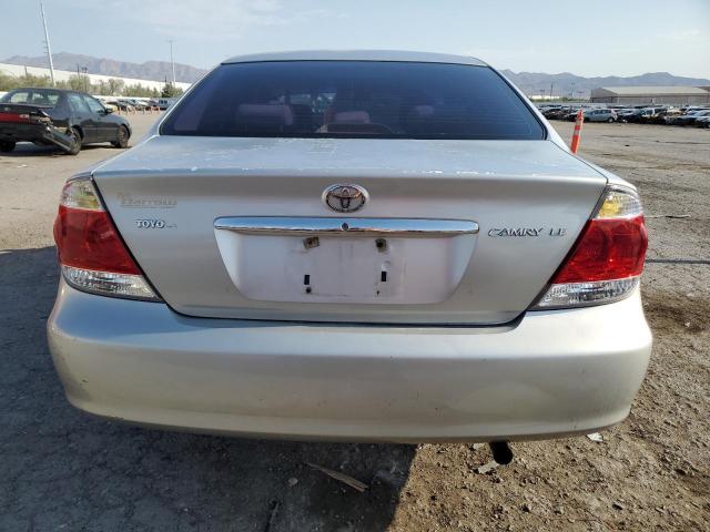 4T1BE32K75U504955 - 2005 TOYOTA CAMRY LE Silber Foto 6