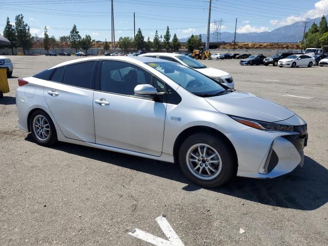 JTDKARFP8H3050606 - 2017 TOYOTA PRIUS PRIM 银色 照片 4