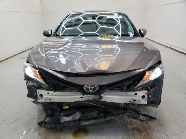 4T1C11AKXMU551210 - 2021 TOYOTA CAMRY LE GRAY photo 5