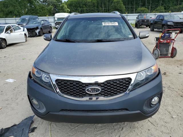 5XYKT3A61DG393320 - 2013 KIA SORENTO LX GRAY photo 5