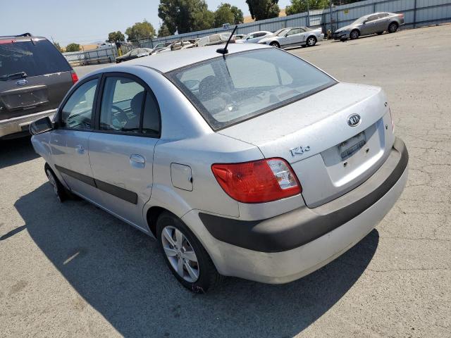 KNADE223X96549024 - 2009 KIA RIO BASE SILVER photo 2