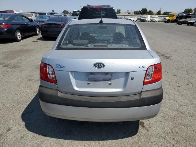 KNADE223X96549024 - 2009 KIA RIO BASE SILVER photo 6