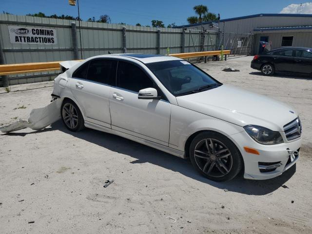 WDDGF4HB7DA804828 - 2013 MERCEDES-BENZ C 250 WHITE photo 4