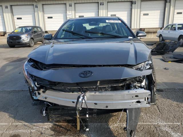 4T1DBADK2SU530555 - 2025 TOYOTA CAMRY XSE 灰色 照片 5