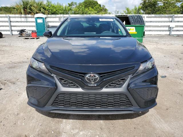 4T1S11AK2RU239725 - 2024 TOYOTA CAMRY SE NIGHT SHADE BLACK photo 5