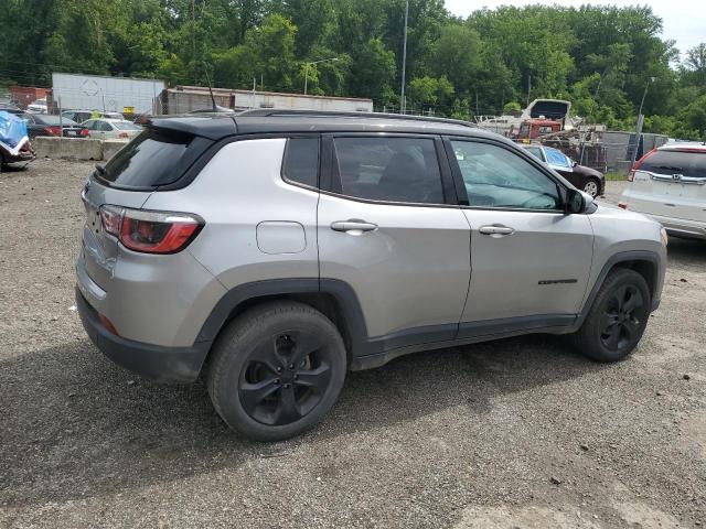 3C4NJDBB7KT826665 - 2019 JEEP COMPASS LATITUDE Silber Foto 3