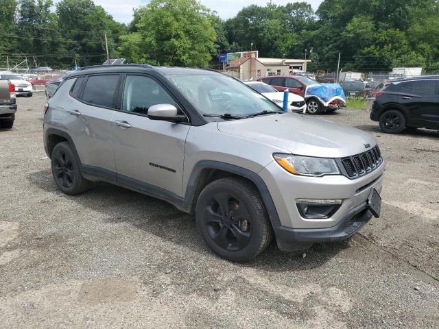 3C4NJDBB7KT826665 - 2019 JEEP COMPASS LATITUDE Silber Foto 4