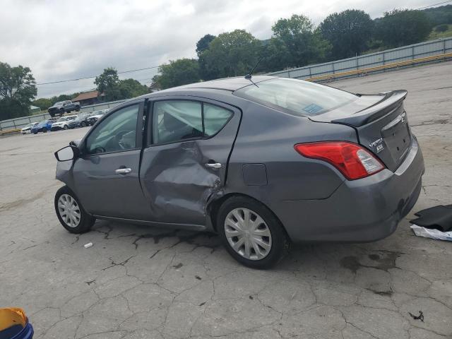 3N1CN7AP5JL885046 - 2018 NISSAN VERSA S GRAY photo 2