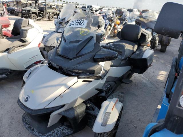 2BXNBDD29LV002026 - 2020 CAN-AM SPYDER ROA RT WHITE photo 2