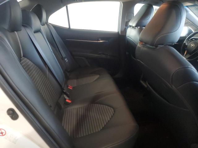 4T1B11HK0JU647764 - 2018 TOYOTA CAMRY L WHITE photo 10