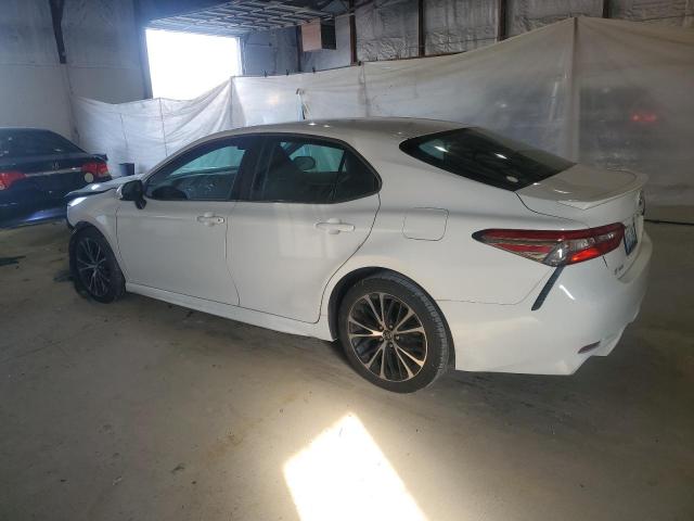 4T1B11HK0JU647764 - 2018 TOYOTA CAMRY L WHITE photo 2