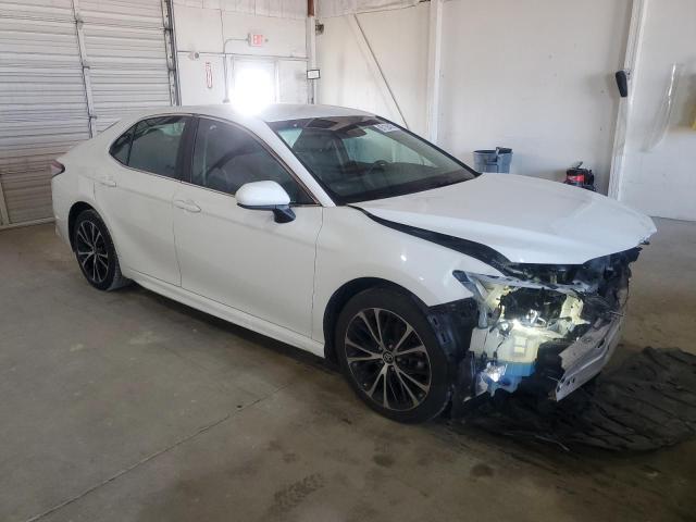 4T1B11HK0JU647764 - 2018 TOYOTA CAMRY L WHITE photo 4