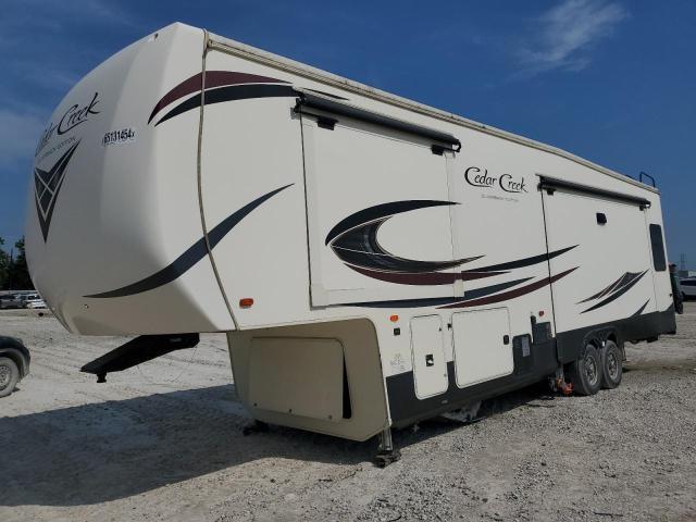 4X4FCRG29KS222213 - 2019 CEDA 5TH WHEEL WHITE photo 2