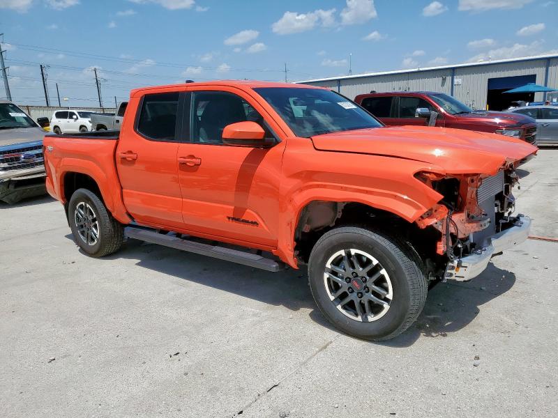 3TYKB5FNXRT000136 - 2024 TOYOTA TACOMA DOUBLE CAB ORANGE photo 4
