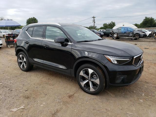 YV4L12UN2P2081803 - 2023 VOLVO XC40 PLUS BLACK photo 4