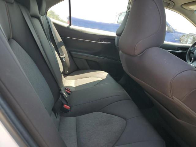 4T1B11HK7JU098161 - 2018 TOYOTA CAMRY L WHITE photo 10