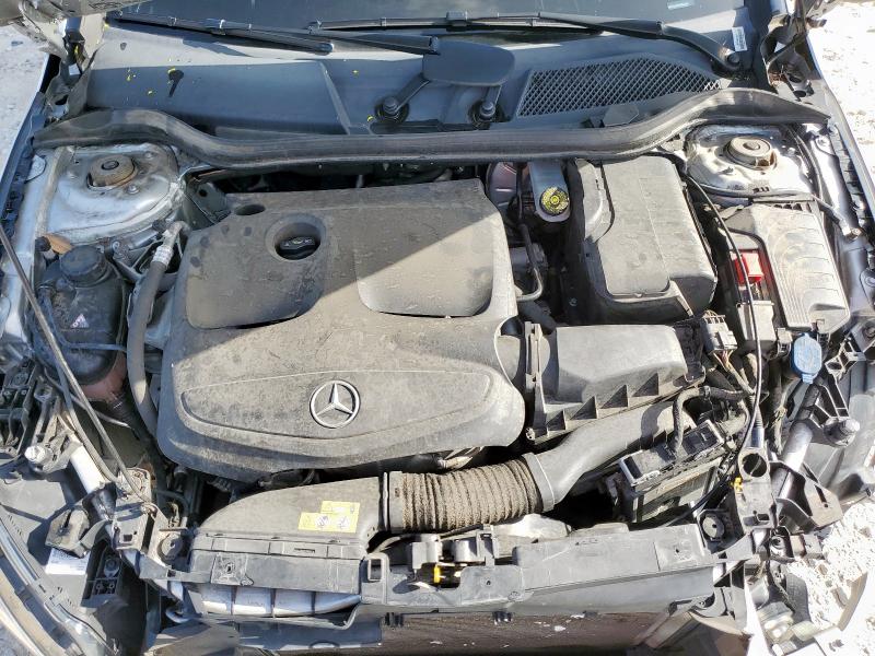 WDDSJ4EB3JN563447 - 2018 MERCEDES-BENZ CLA 250 银色 照片 12