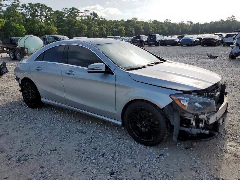 WDDSJ4EB3JN563447 - 2018 MERCEDES-BENZ CLA 250 银色 照片 4