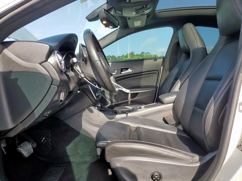 WDDSJ4EB3JN563447 - 2018 MERCEDES-BENZ CLA 250 银色 照片 7