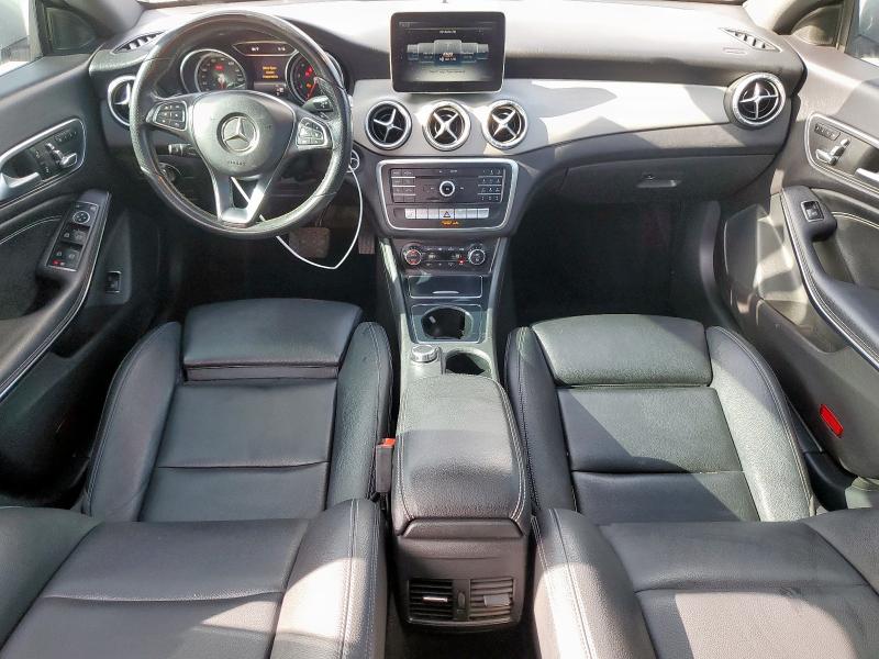 WDDSJ4EB3JN563447 - 2018 MERCEDES-BENZ CLA 250 银色 照片 8