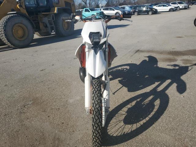 VBKXWM230DM320136 - 2013 KTM 300 XC-W WHITE photo 2