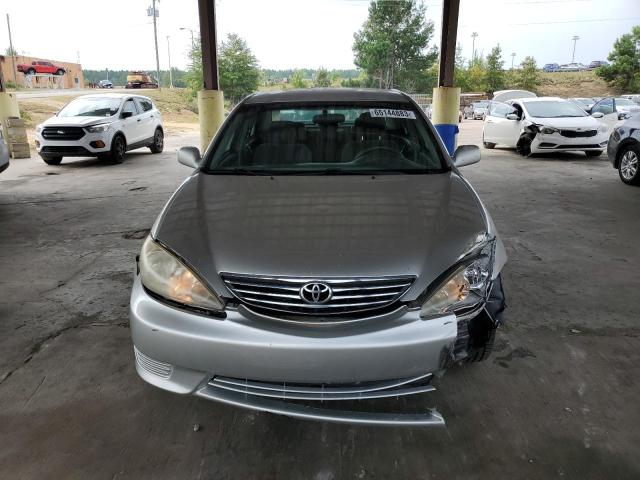 4T1BE32KX5U414179 - 2005 TOYOTA CAMRY LE GRAY photo 5