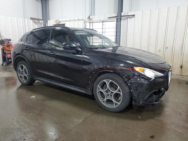 ZASFAKPN3J7B66470 - 2018 ALFA ROMEO STELVIO SPORT შავი ფოტო 4
