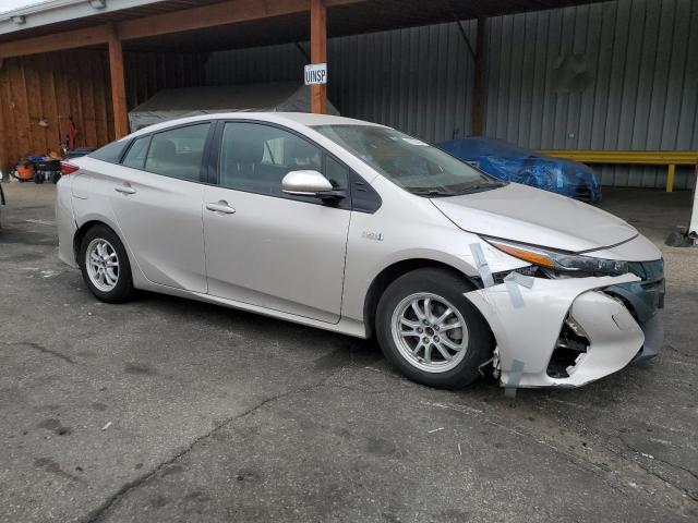 JTDKARFP0J3091978 - 2018 TOYOTA PRIUS PRIM ვერცხლისფერი ფოტო 4